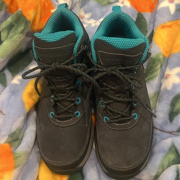 New Balance Women’s 1400 Waterproof Boots Size 6.5 - EUC - Picture 2 of 9